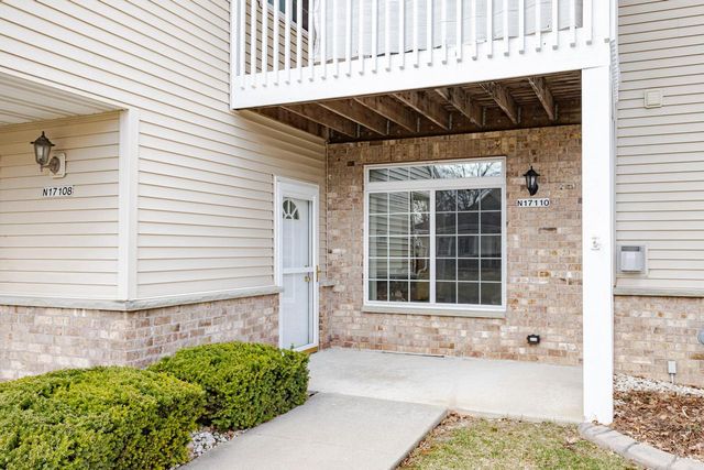W197N17110 Stonewall DRIVE, Jackson, WI 53037