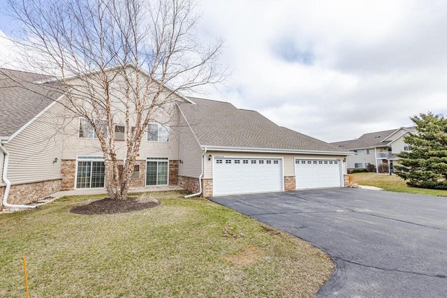 W197N17110 Stonewall DRIVE, Jackson, WI 53037