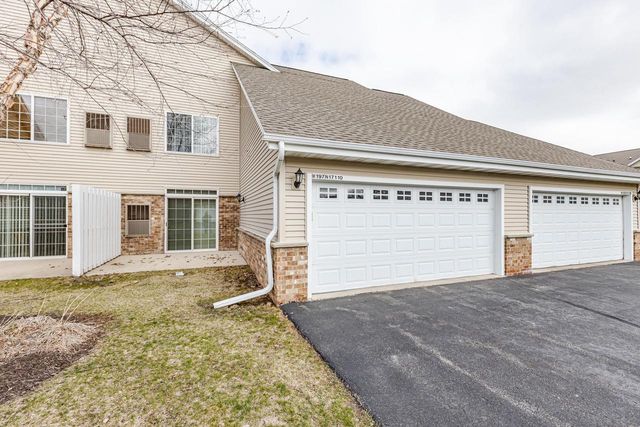 W197N17110 Stonewall DRIVE, Jackson, WI 53037
