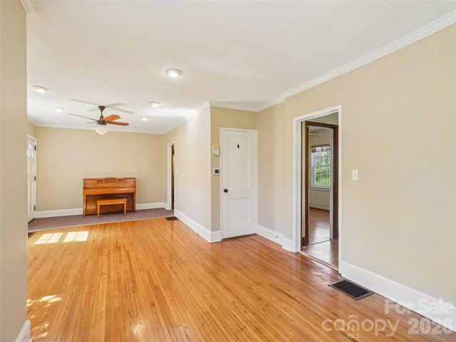 28 Kensington Drive, Asheville, NC 28805