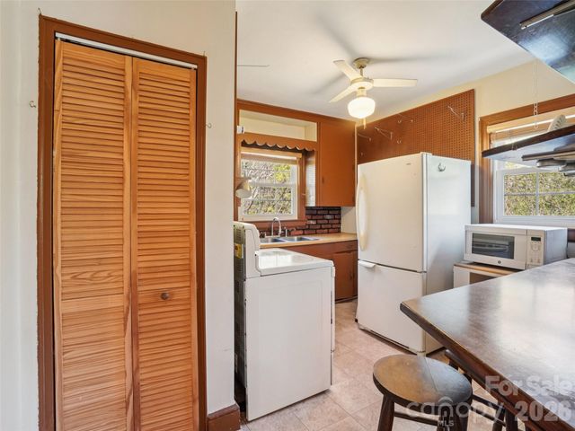 28 Kensington Drive, Asheville, NC 28805