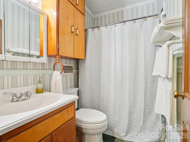 28 Kensington Drive, Asheville, NC 28805
