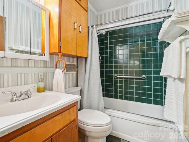 28 Kensington Drive, Asheville, NC 28805