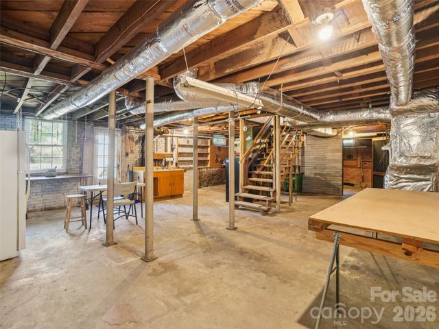28 Kensington Drive, Asheville, NC 28805