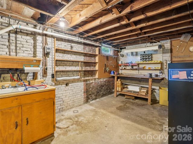 28 Kensington Drive, Asheville, NC 28805