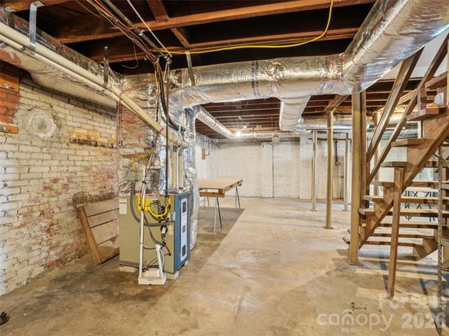 28 Kensington Drive, Asheville, NC 28805