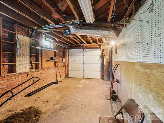 28 Kensington Drive, Asheville, NC 28805