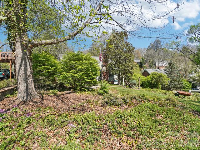 28 Kensington Drive, Asheville, NC 28805