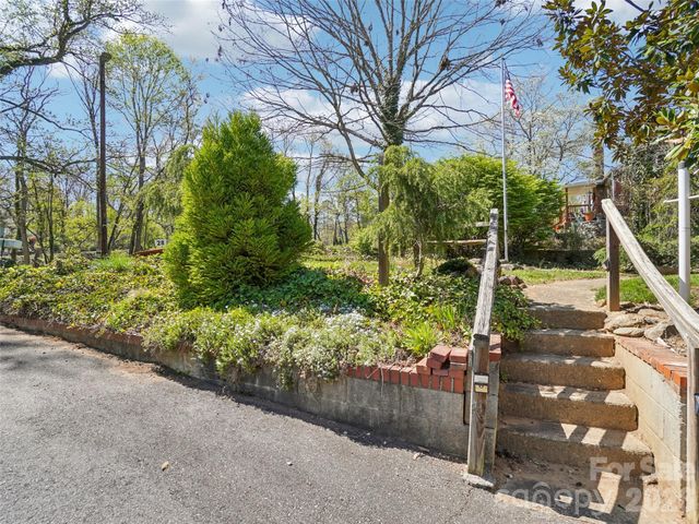 28 Kensington Drive, Asheville, NC 28805