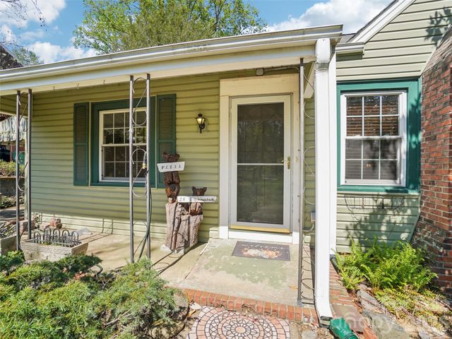 28 Kensington Drive, Asheville, NC 28805