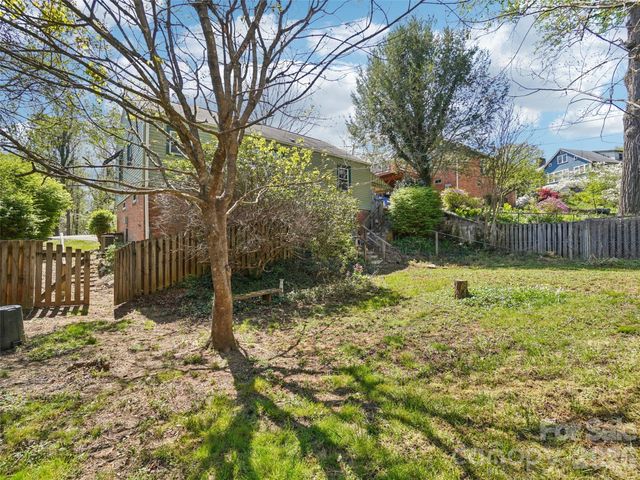 28 Kensington Drive, Asheville, NC 28805