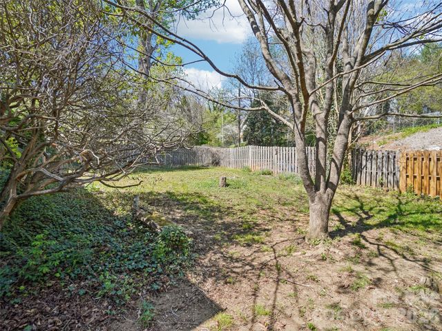 28 Kensington Drive, Asheville, NC 28805