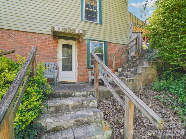 28 Kensington Drive, Asheville, NC 28805
