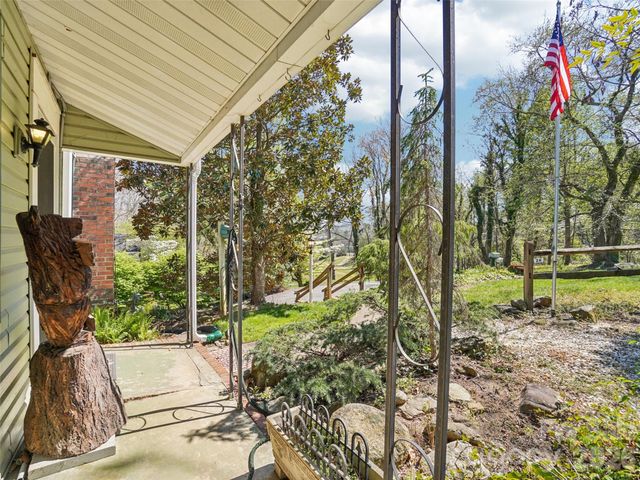 28 Kensington Drive, Asheville, NC 28805