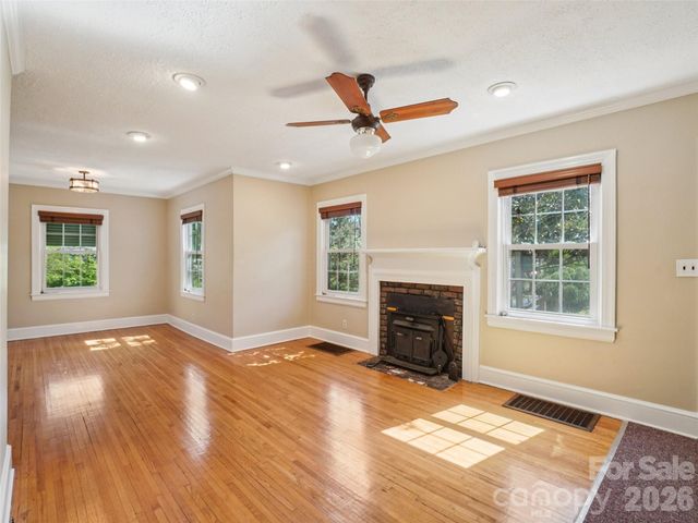 28 Kensington Drive, Asheville, NC 28805