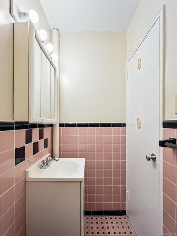 126 Church Street 2D, New Rochelle, NY 10805