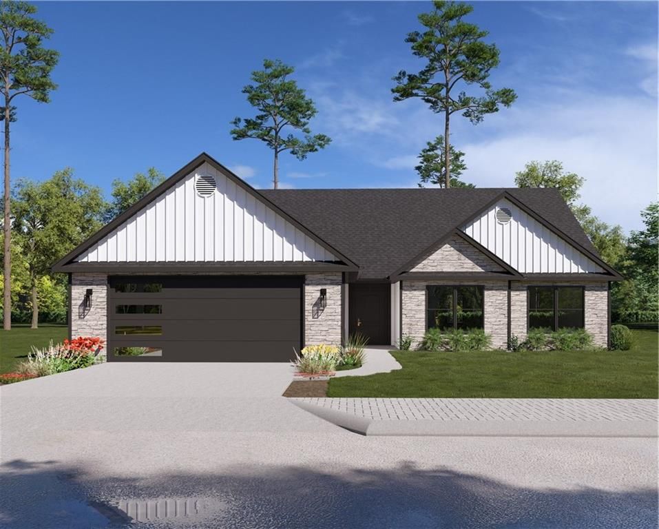 1723 Silverback Way, Pittsburg, KS 66762