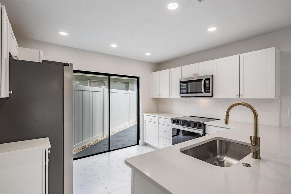 Image 13 of property listing at 11005 UNDERWOOD PLACE, Tampa, FL 33624