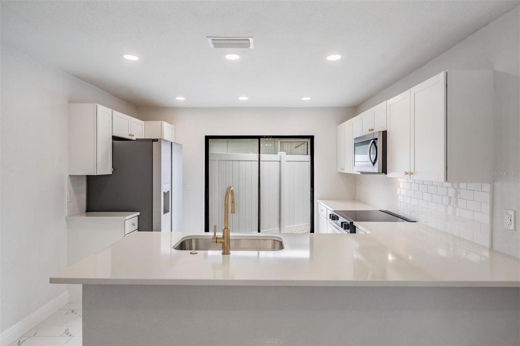 Image 18 of property listing at 11005 UNDERWOOD PLACE, Tampa, FL 33624