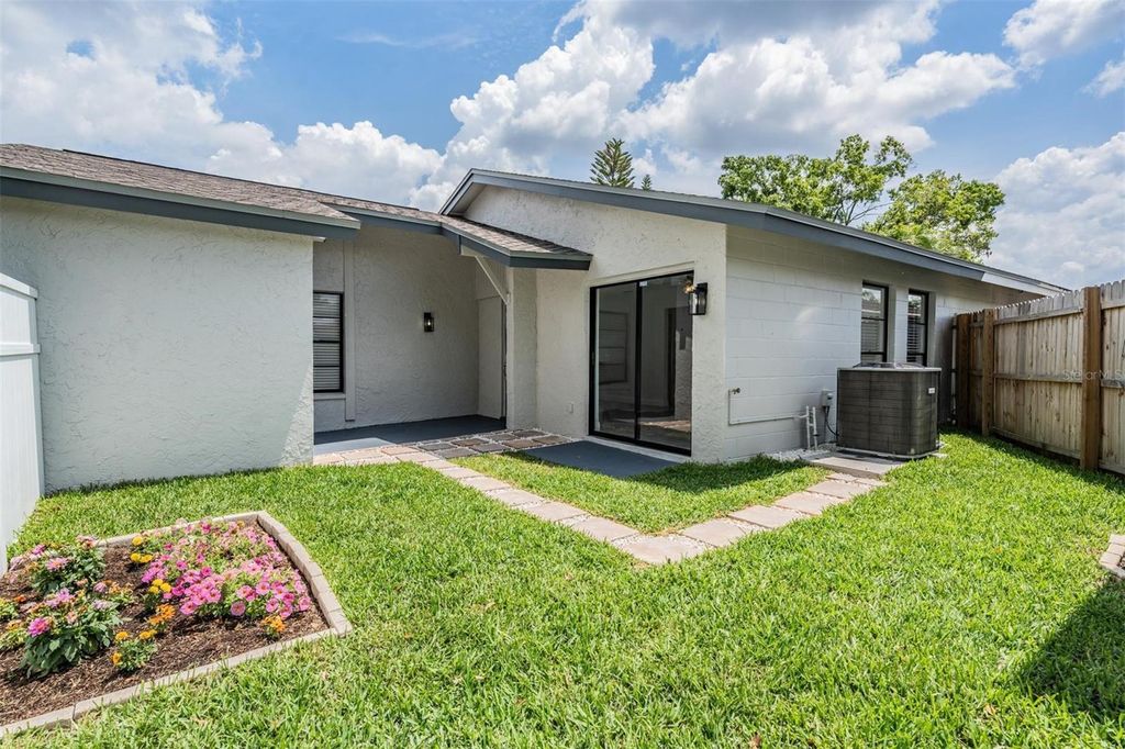 Image 36 of property listing at 11005 UNDERWOOD PLACE, Tampa, FL 33624