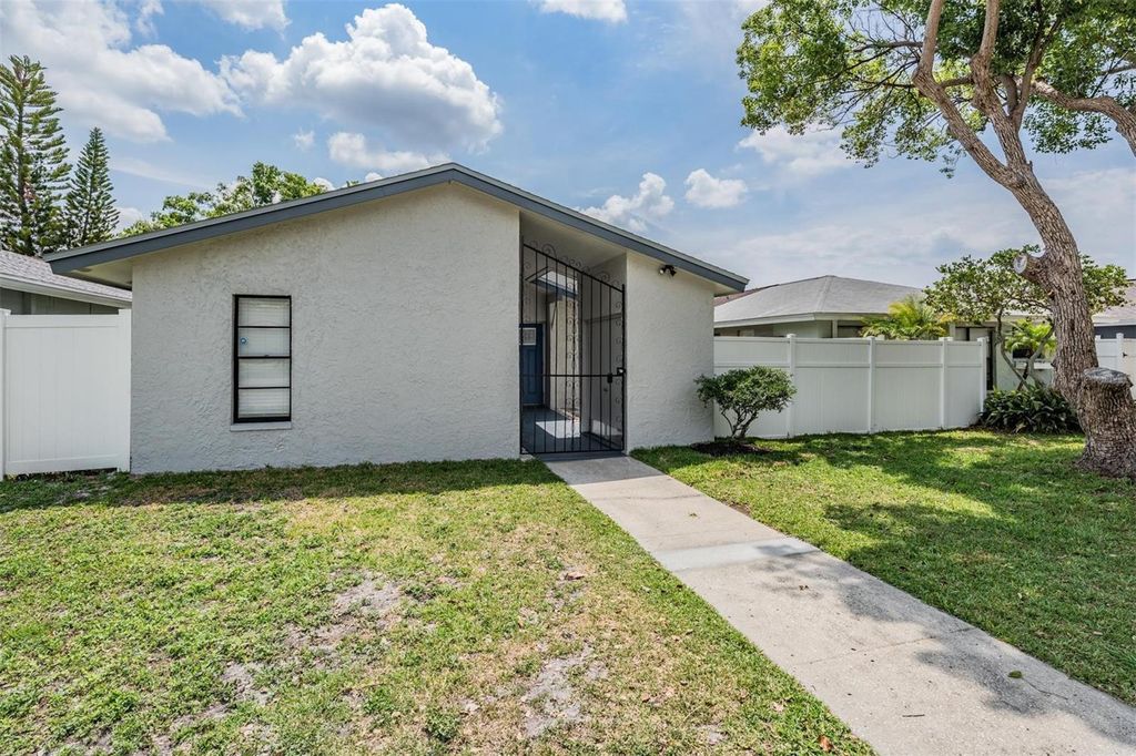 Image 39 of property listing at 11005 UNDERWOOD PLACE, Tampa, FL 33624