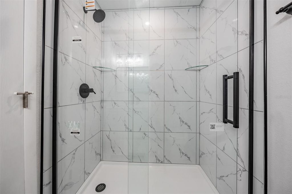 Image 8 of property listing at 11005 UNDERWOOD PLACE, Tampa, FL 33624