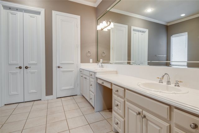 801 Camelot Court, Highland Village, TX 75077