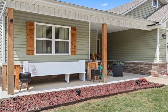 32831 S Webb Lane, Poteau, OK 74953