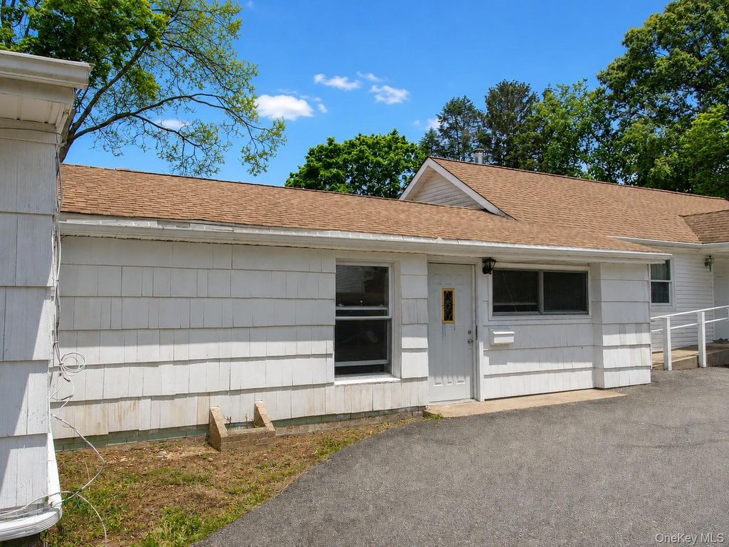 36 Burr Road, East Northport, NY 11731