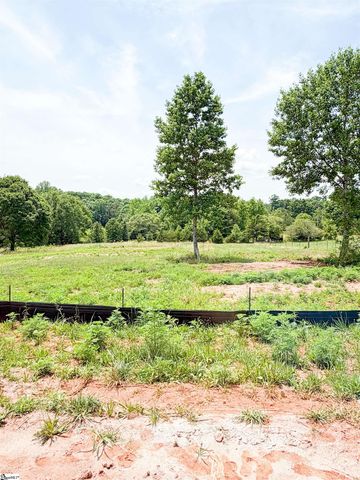 17952 Hwy 101 S, Gray Court, SC 29645
