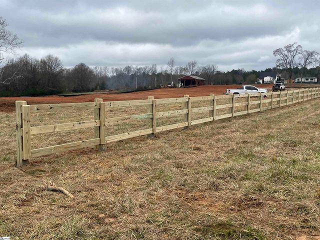 17952 Hwy 101 S, Gray Court, SC 29645