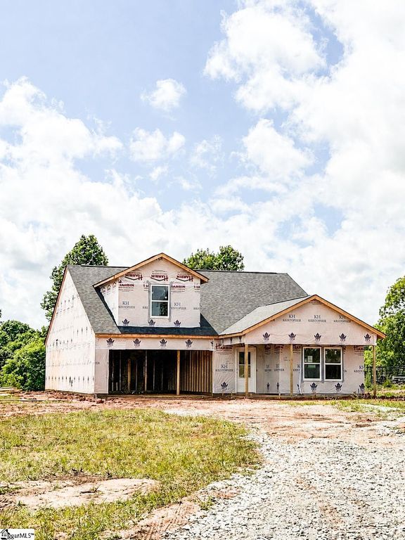 17952 Hwy 101 S, Gray Court, SC 29645