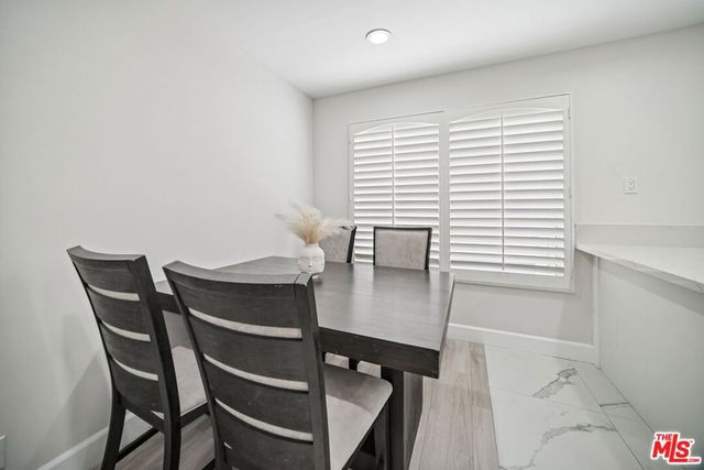 7714 Via Sorrento 22, Burbank, CA 91504
