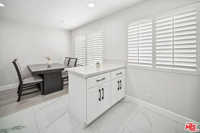 7714 Via Sorrento 22, Burbank, CA 91504