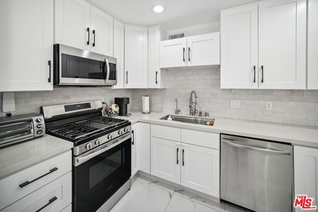 7714 Via Sorrento 22, Burbank, CA 91504