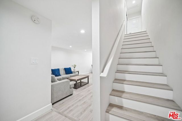 7714 Via Sorrento 22, Burbank, CA 91504