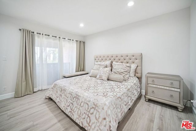 7714 Via Sorrento 22, Burbank, CA 91504