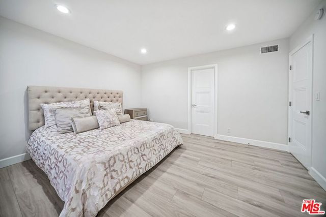 7714 Via Sorrento 22, Burbank, CA 91504