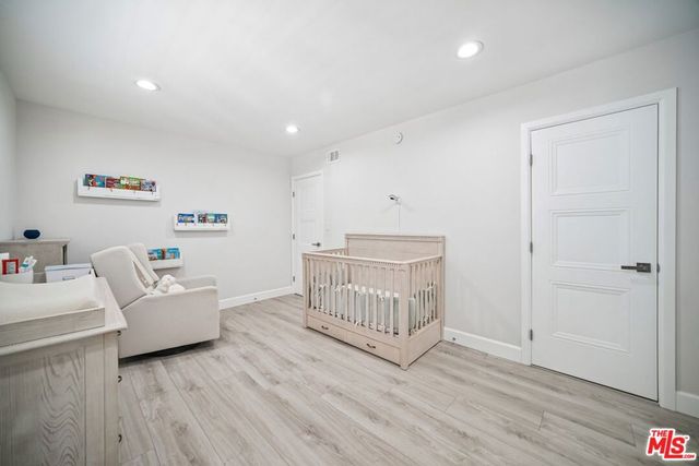7714 Via Sorrento 22, Burbank, CA 91504
