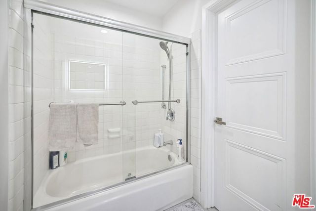 7714 Via Sorrento 22, Burbank, CA 91504
