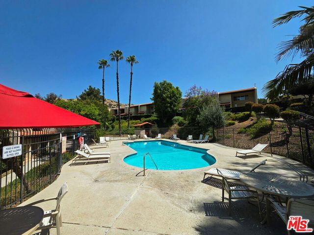 7714 Via Sorrento 22, Burbank, CA 91504