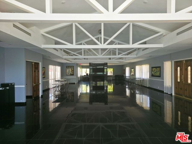 7714 Via Sorrento 22, Burbank, CA 91504