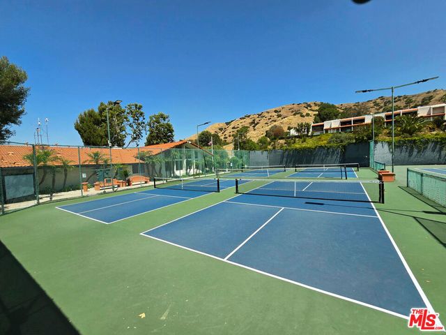 7714 Via Sorrento 22, Burbank, CA 91504