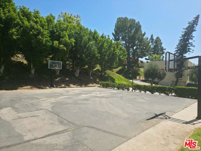 7714 Via Sorrento 22, Burbank, CA 91504