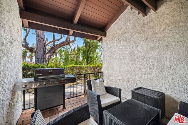 7714 Via Sorrento 22, Burbank, CA 91504
