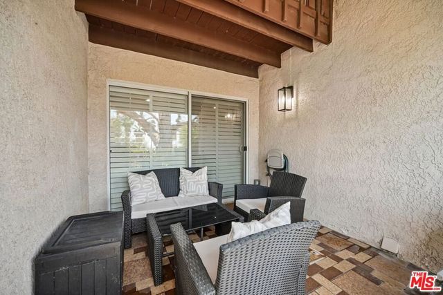 7714 Via Sorrento 22, Burbank, CA 91504