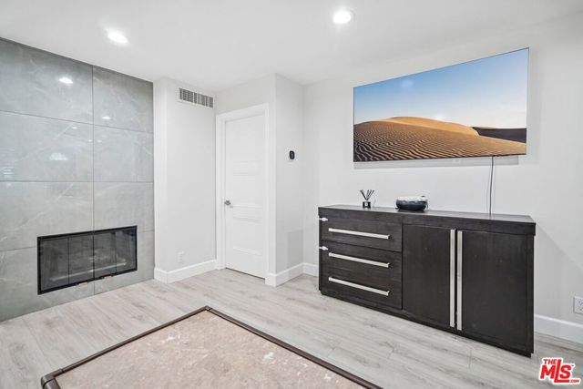7714 Via Sorrento 22, Burbank, CA 91504