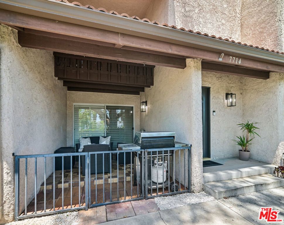 7714 Via Sorrento 22, Burbank, CA 91504
