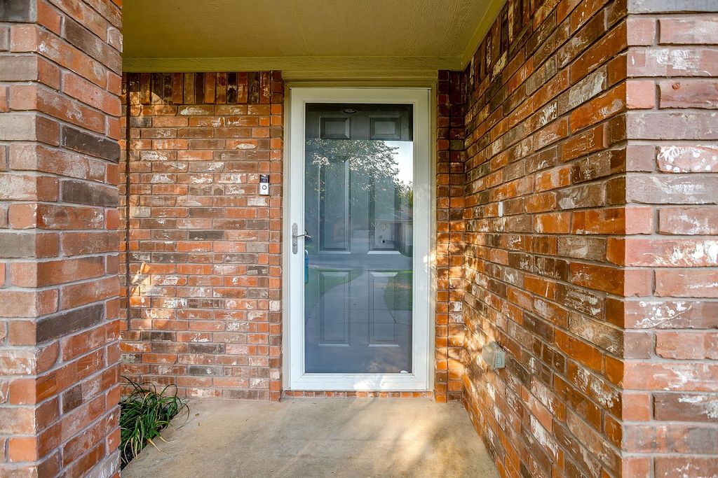109 Briarwood Drive, Kennedale, TX 76060 — photo 4