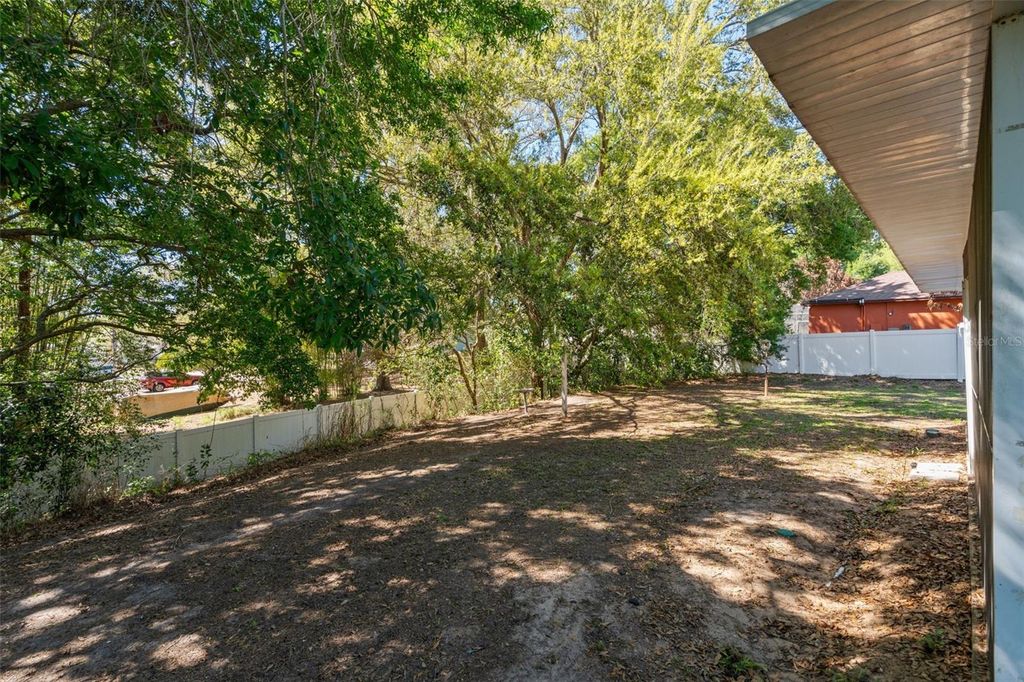 Image 30 of property listing at 1018 JAYHIL DRIVE, Minneola, FL 34715